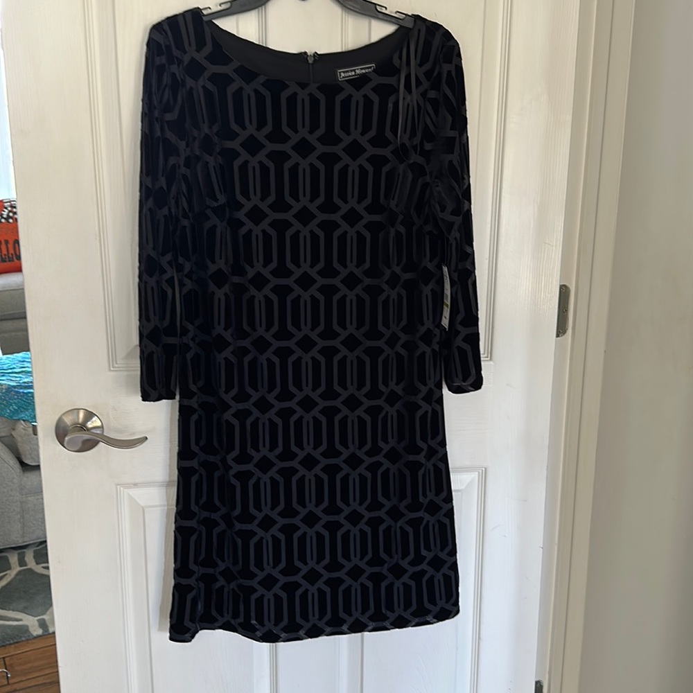 Jessica Howard black velvet dress